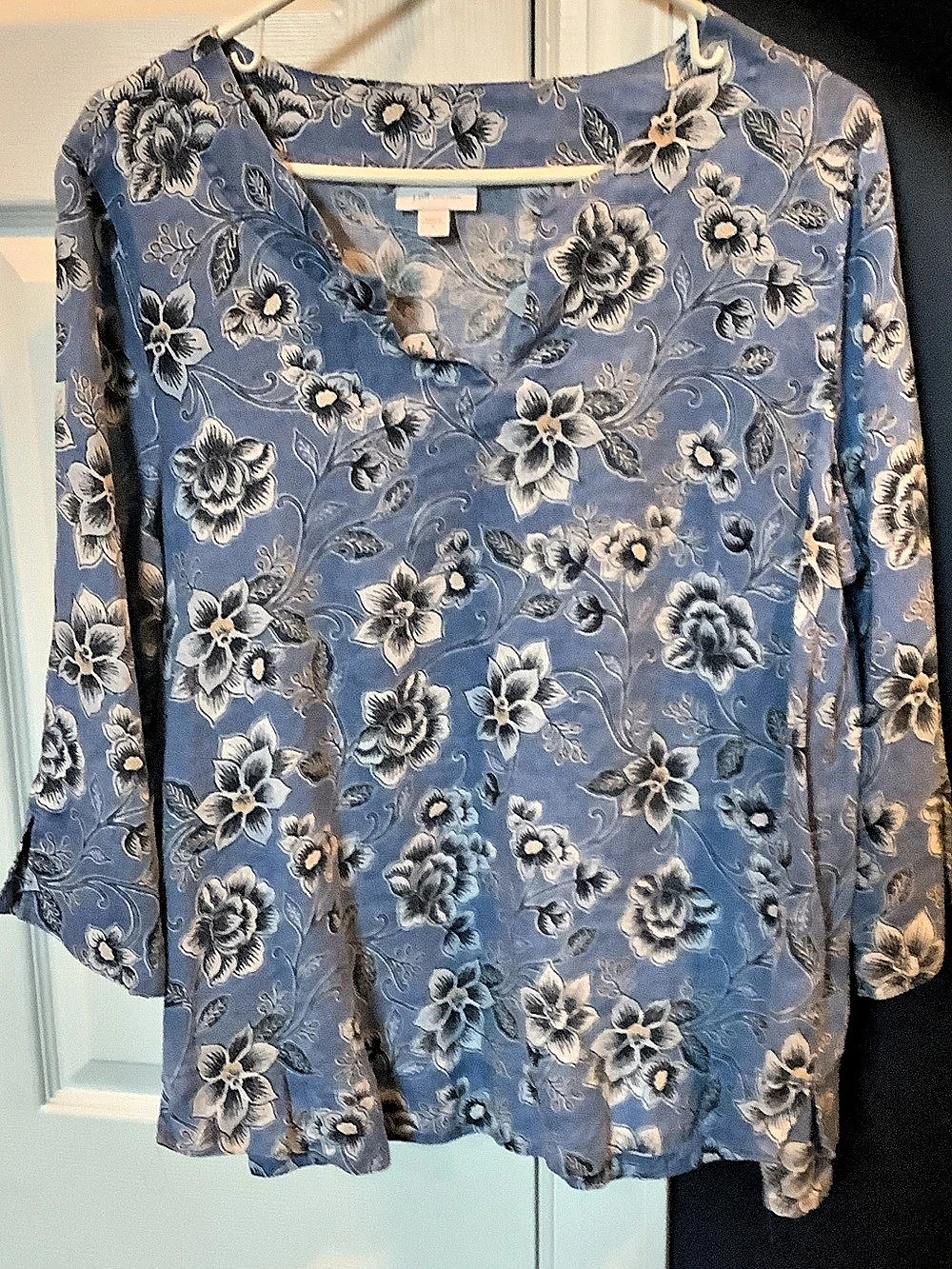 J. Jill Love Linen Floral V-Neck Tunic Blue & Gray Medium